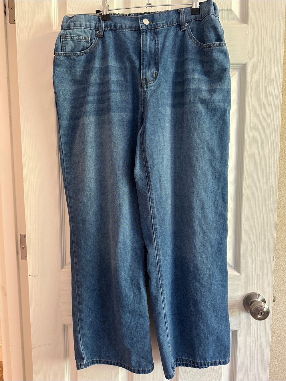 Wide-Leg Women's Denim Jeans in Medium Blue Stretchy
